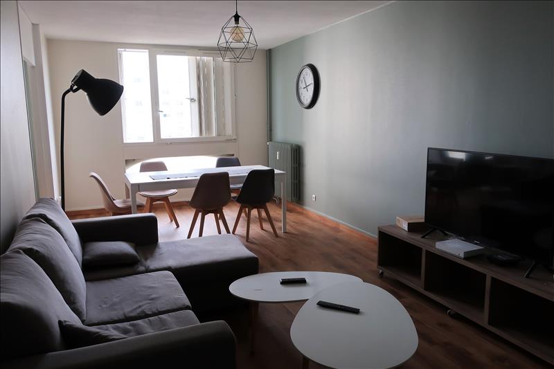 Chambre en colocation - 3e étage - 9,80 m2 - 