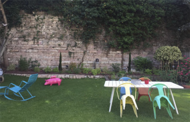 Maison atypique de plain pied en centre ville avec jardin